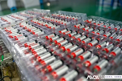 Mogen oplaadbare lithium-batterijen mee aan boord?